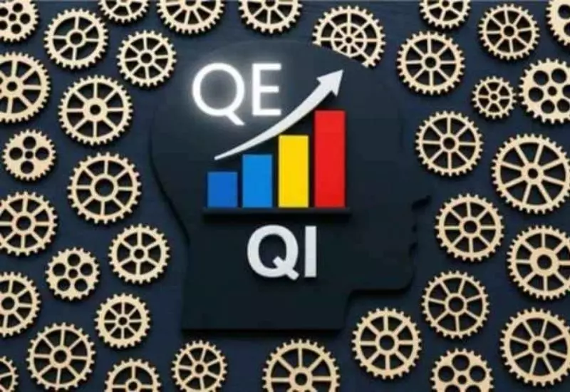 Cabeça humana estilizada com engrenagens e gráfico de crescimento destacando QI e QE, simbolizando inteligência emocional e racional